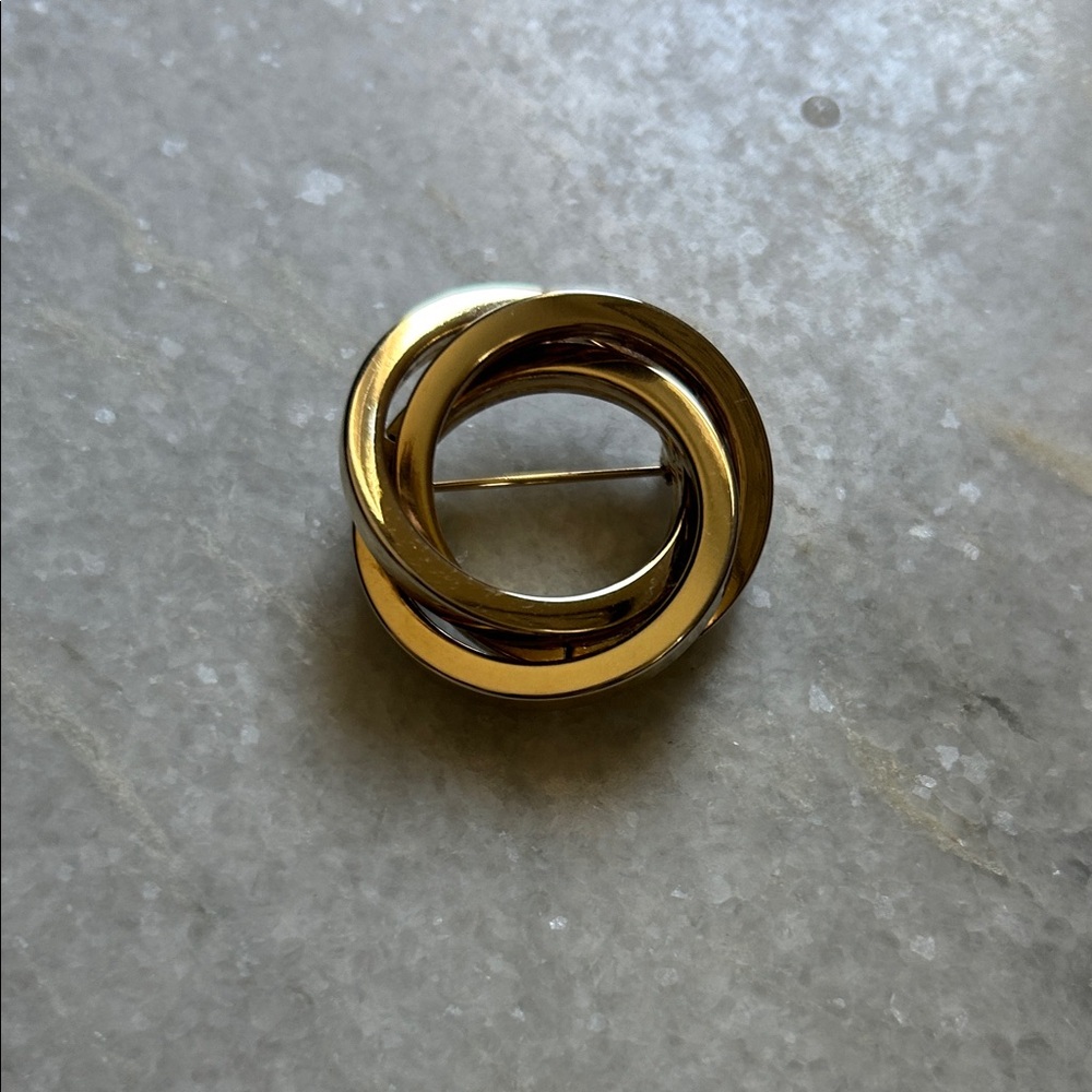Elegant Gold-Tone Interlocking Circle Brooch